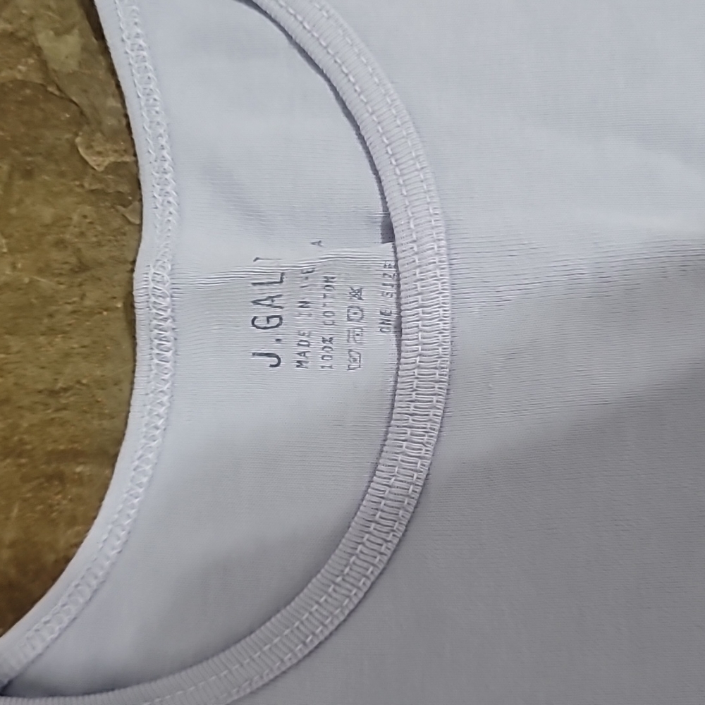 2 crop tees - Picture 3 of 4